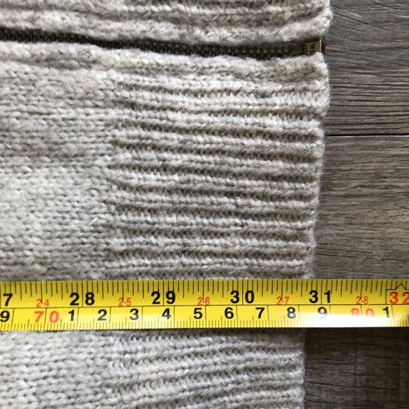 Old Navy comfy cardigan/ sweater.. light gray & soft tan sleeves - Picture 6 of 6